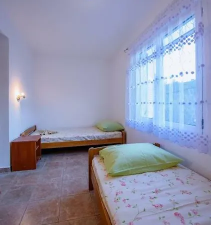 Saskur Apartment *